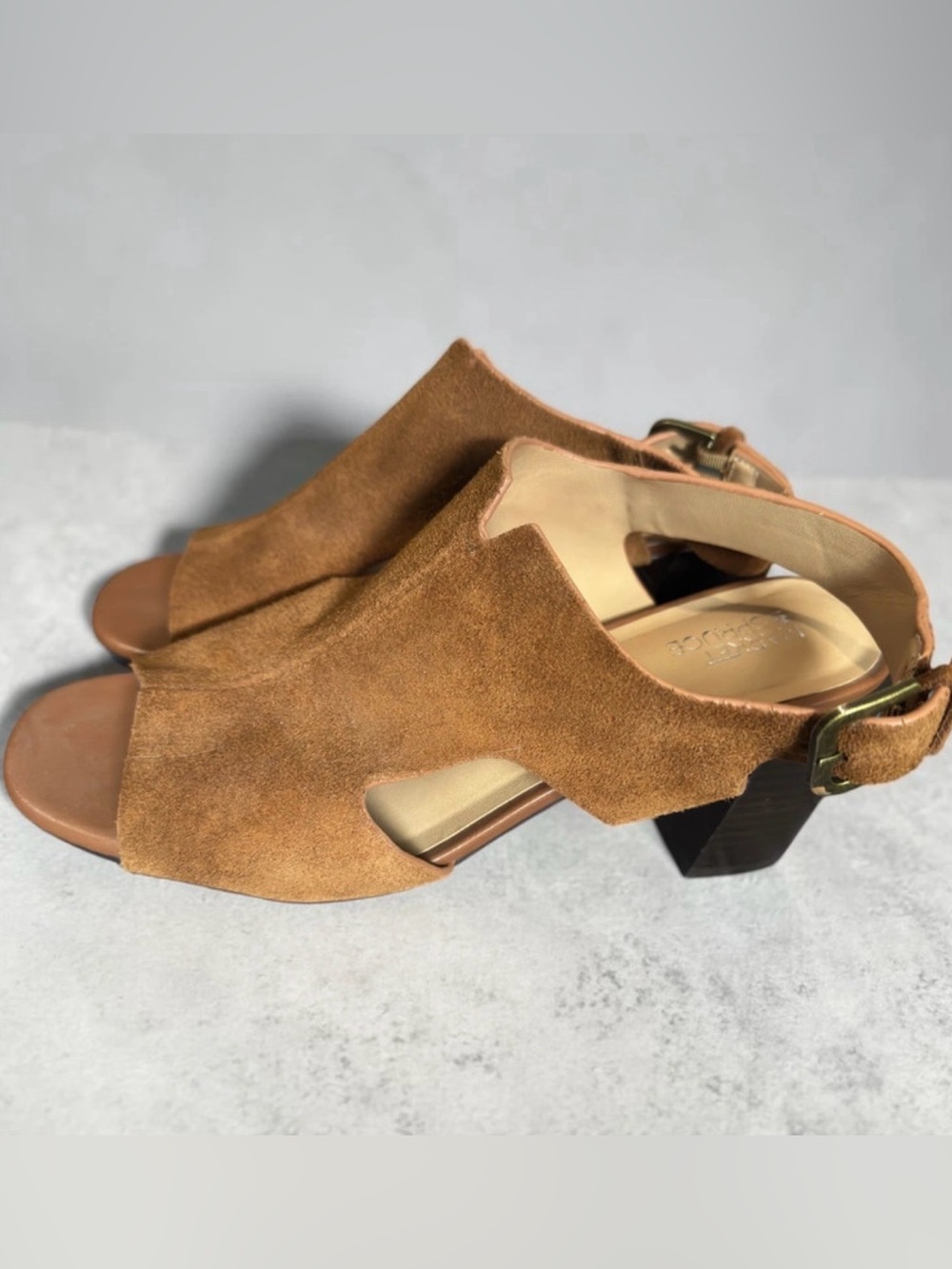 Market & Spruce Gabriel Suede
Slingback Heels in cognac. 9.5